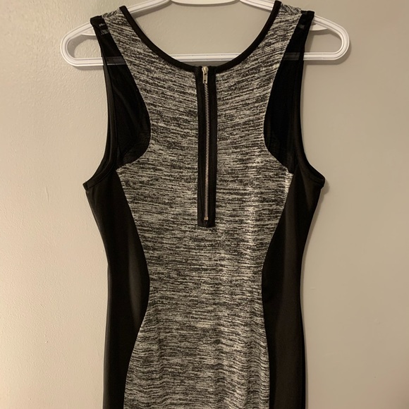 Irreplaceable mini Dress - Picture 4 of 4